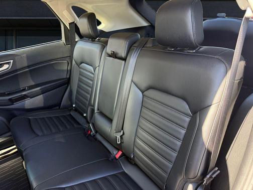 Burgundy Velvet Metallic Tinted Clearcoat 2020 Ford Edge SEL