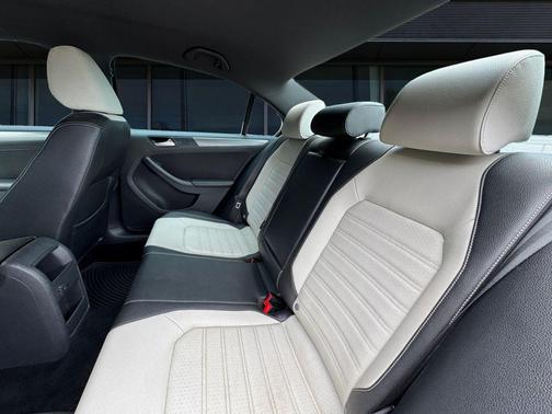 Platinum Gray Metallic 2016 Volkswagen Jetta 1.8T Sport