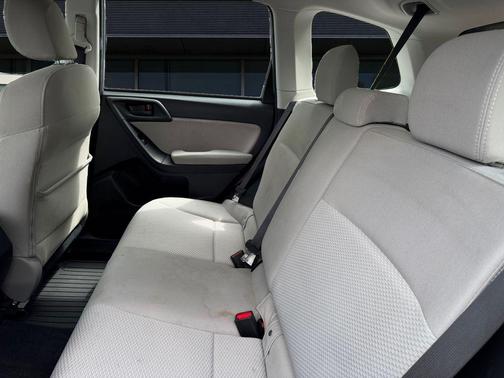 Ice Silver Metallic 2016 Subaru Forester 2.5i