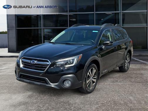 Crystal Black Silica 2018 Subaru Outback 3.6R Limited