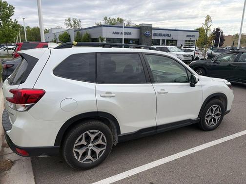 Crystal White Pearl 2020 Subaru Forester Premium