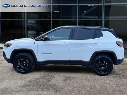 Bright White Clearcoat 2023 Jeep Compass Trailhawk