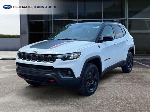 Bright White Clearcoat 2023 Jeep Compass Trailhawk
