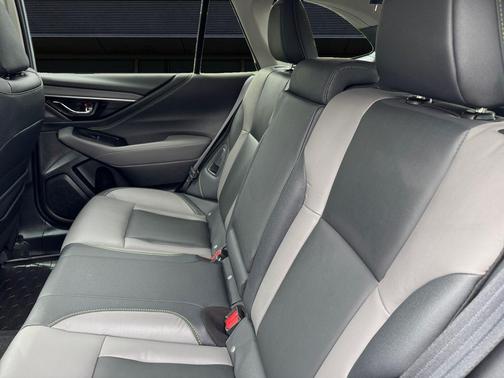 Ice Silver Metallic 2023 Subaru Outback Onyx Edition XT