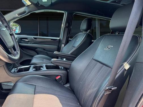 2015 Chrysler Town & Country S