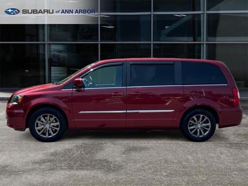 2015 Chrysler Town & Country S