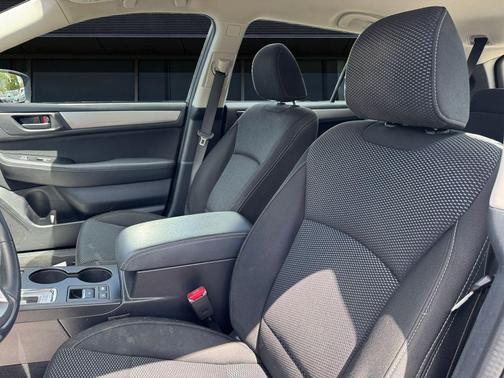 Carbide Gray Metallic 2017 Subaru Outback 2.5i