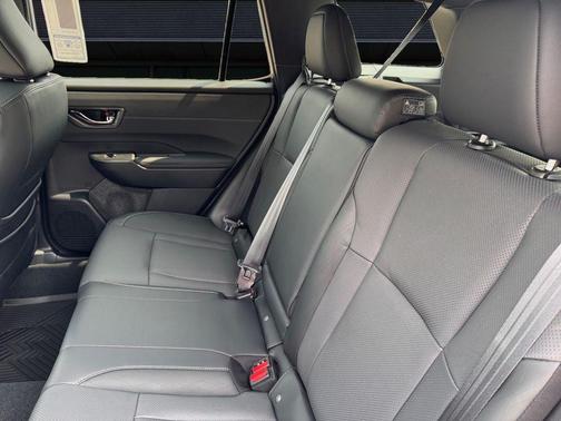 Ice Silver Metallic 2026 Subaru Outback Touring XT