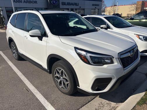 Crystal White Pearl 2021 Subaru Forester Premium