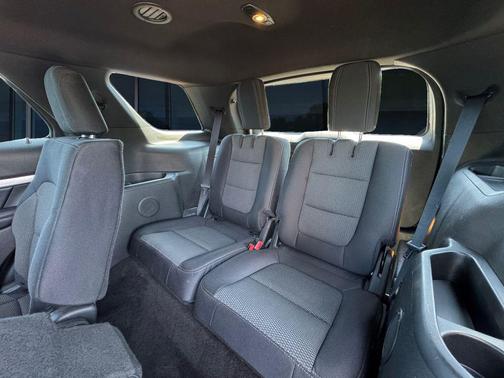 Magnetic Metallic 2017 Ford Explorer XLT
