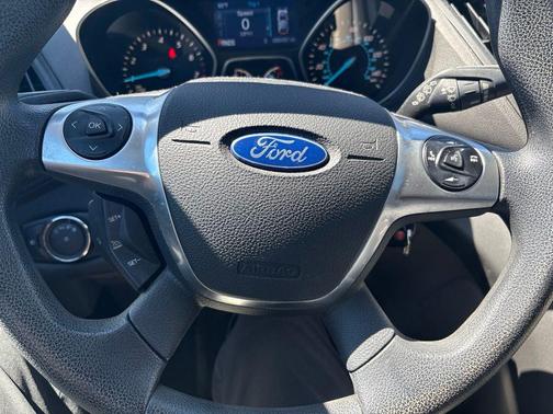 Ruby Red Metallic Tinted Clearcoat 2015 Ford Escape SE