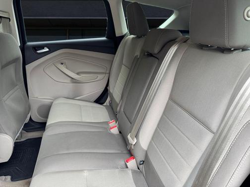 Ruby Red Metallic Tinted Clearcoat 2015 Ford Escape SE