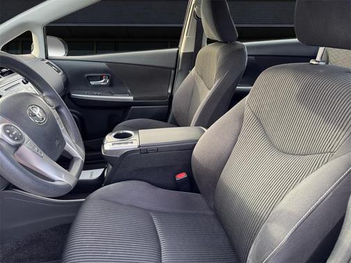 2017 Toyota Prius v Three