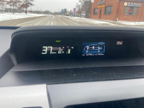 2017 Toyota Prius v Three