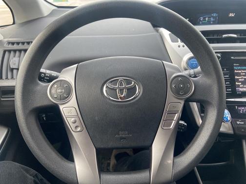 2017 Toyota Prius v Three