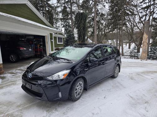 2017 Toyota Prius v Three