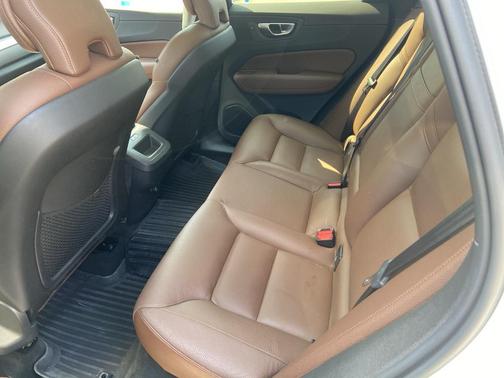 2019 Volvo XC60 T5 Momentum