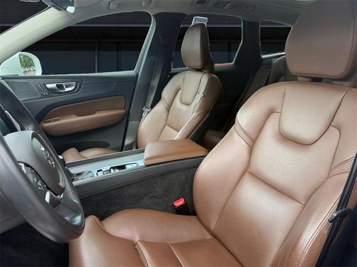 2019 Volvo XC60 T5 Momentum