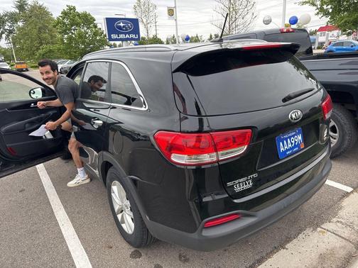 Ebony Black 2016 Kia Sorento LX