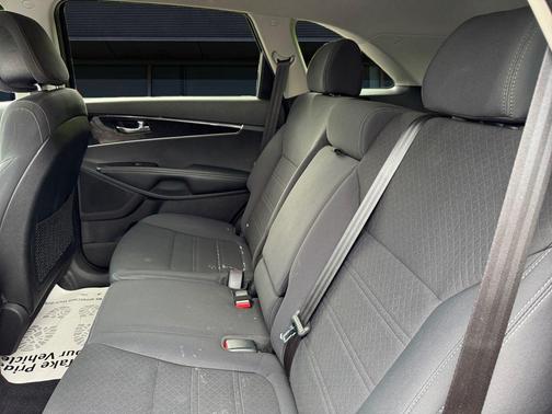 Ebony Black 2016 Kia Sorento LX