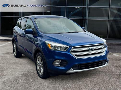 Lightning Blue Metallic 2019 Ford Escape SE