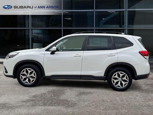 Crystal White Pearl 2023 Subaru Forester Premium