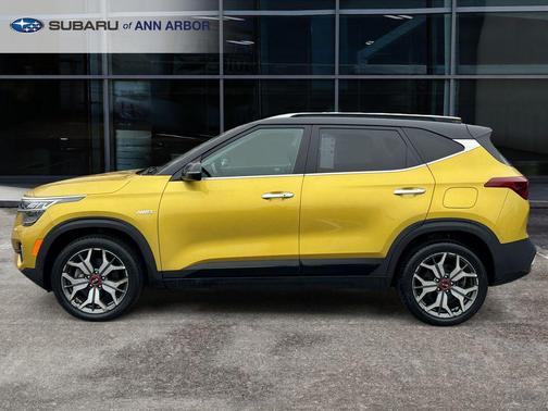 Starbright Yellow/Black Roof 2021 Kia Seltos SX Turbo