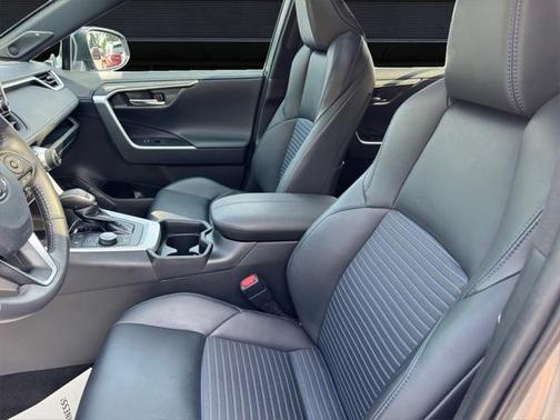 2021 Toyota RAV4 Hybrid SE