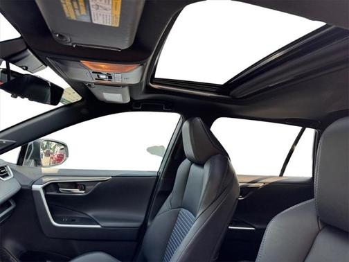 2021 Toyota RAV4 Hybrid SE