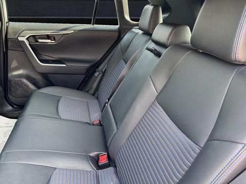 2021 Toyota RAV4 Hybrid SE