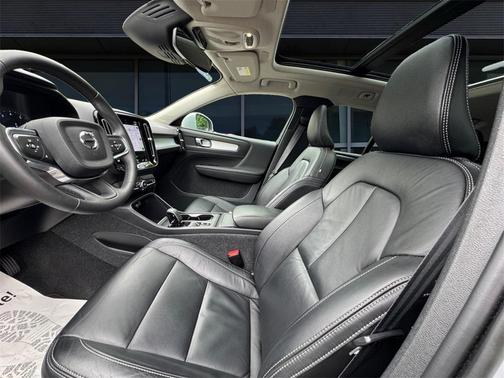 2022 Volvo XC40 T5 Momentum
