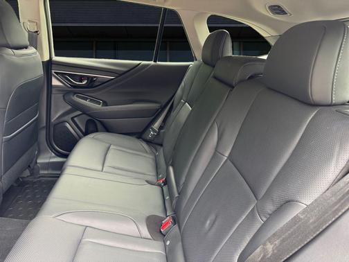Crystal White Pearl 2020 Subaru Outback Limited