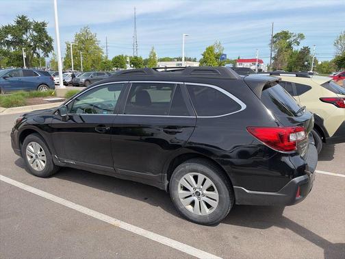 Crystal Black Silica 2018 Subaru Outback 2.5i Premium