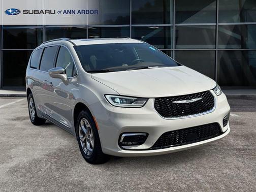 Luxury White Pearlcoat 2021 Chrysler Pacifica Limited