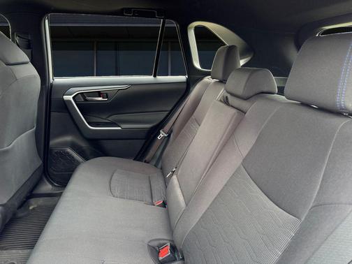 2022 Toyota RAV4 Hybrid SE