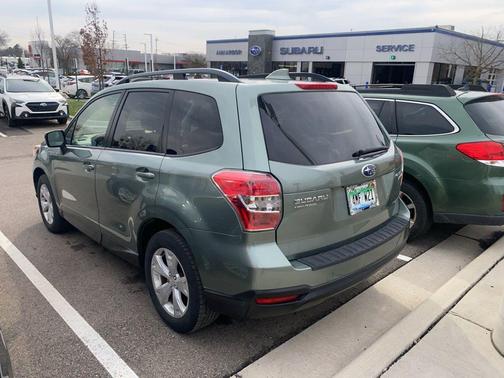 Jasmine Green Metallic 2016 Subaru Forester 2.5i Premium