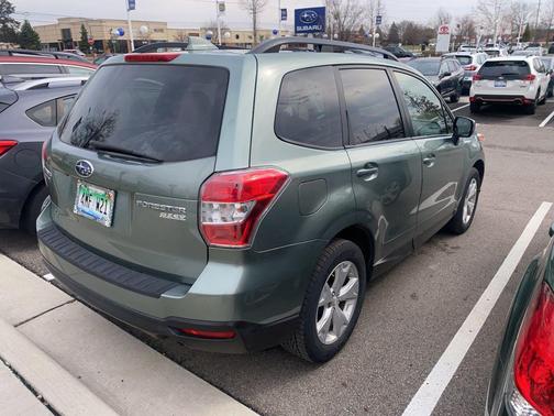 Jasmine Green Metallic 2016 Subaru Forester 2.5i Premium