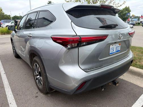 Celestial Silver Metallic 2020 Toyota Highlander XLE