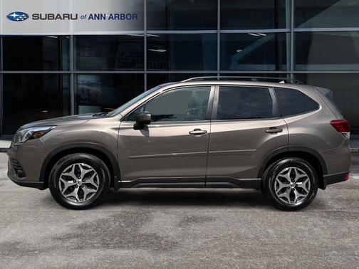 Brilliant Bronze Metallic 2023 Subaru Forester Premium