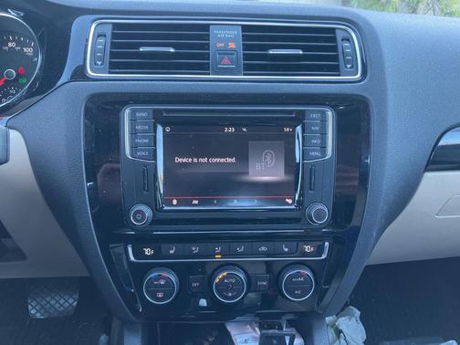 2017 Volkswagen Jetta 1.8T SEL