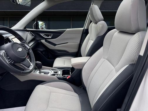 Crystal White Pearl 2023 Subaru Forester Premium