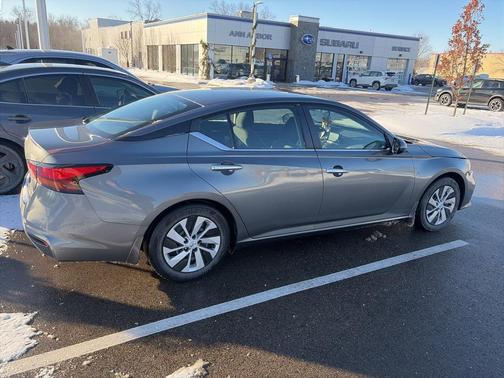 2022 Nissan Altima S FWD