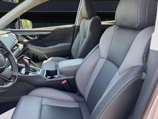 Ice Silver Metallic 2024 Subaru Outback Onyx Edition XT