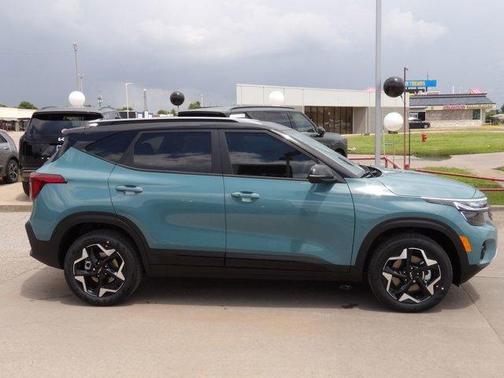 Blue / Black 2026 Kia Seltos S