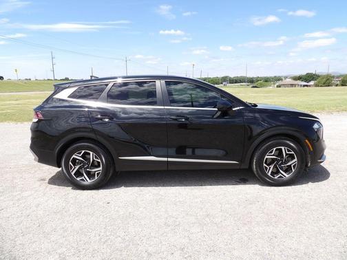 Fusion Orange 2023 Kia Sportage LX