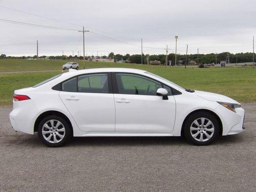 Ice 2025 Toyota Corolla LE