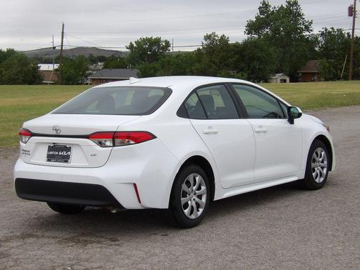 Ice 2025 Toyota Corolla LE