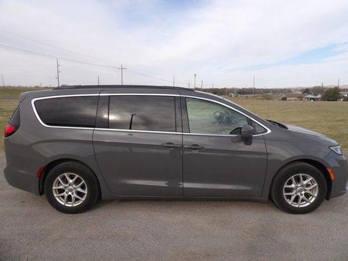 2022 Chrysler Pacifica Touring-L