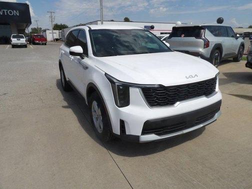 Glacial White Pearl 2026 Kia Sorento LX