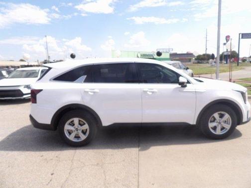 Glacial White Pearl 2026 Kia Sorento LX